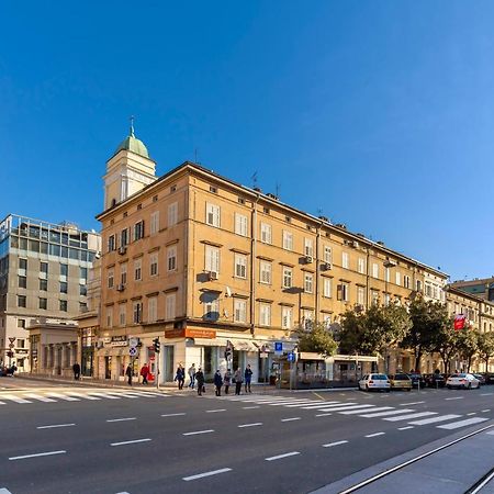 Deluxe Apartments & Rooms "In The Center" Rijeka Luaran gambar