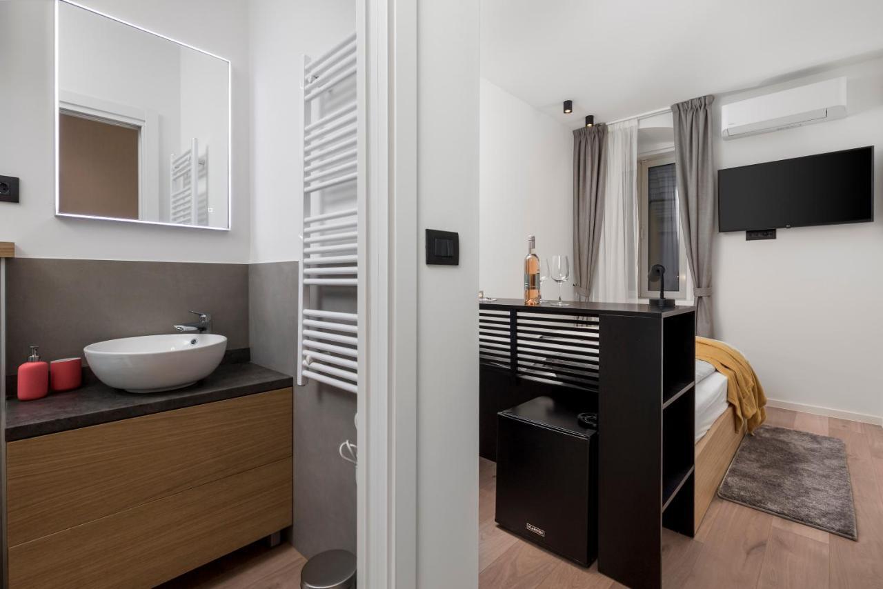 Deluxe Apartments & Rooms "In The Center" Rijeka Luaran gambar