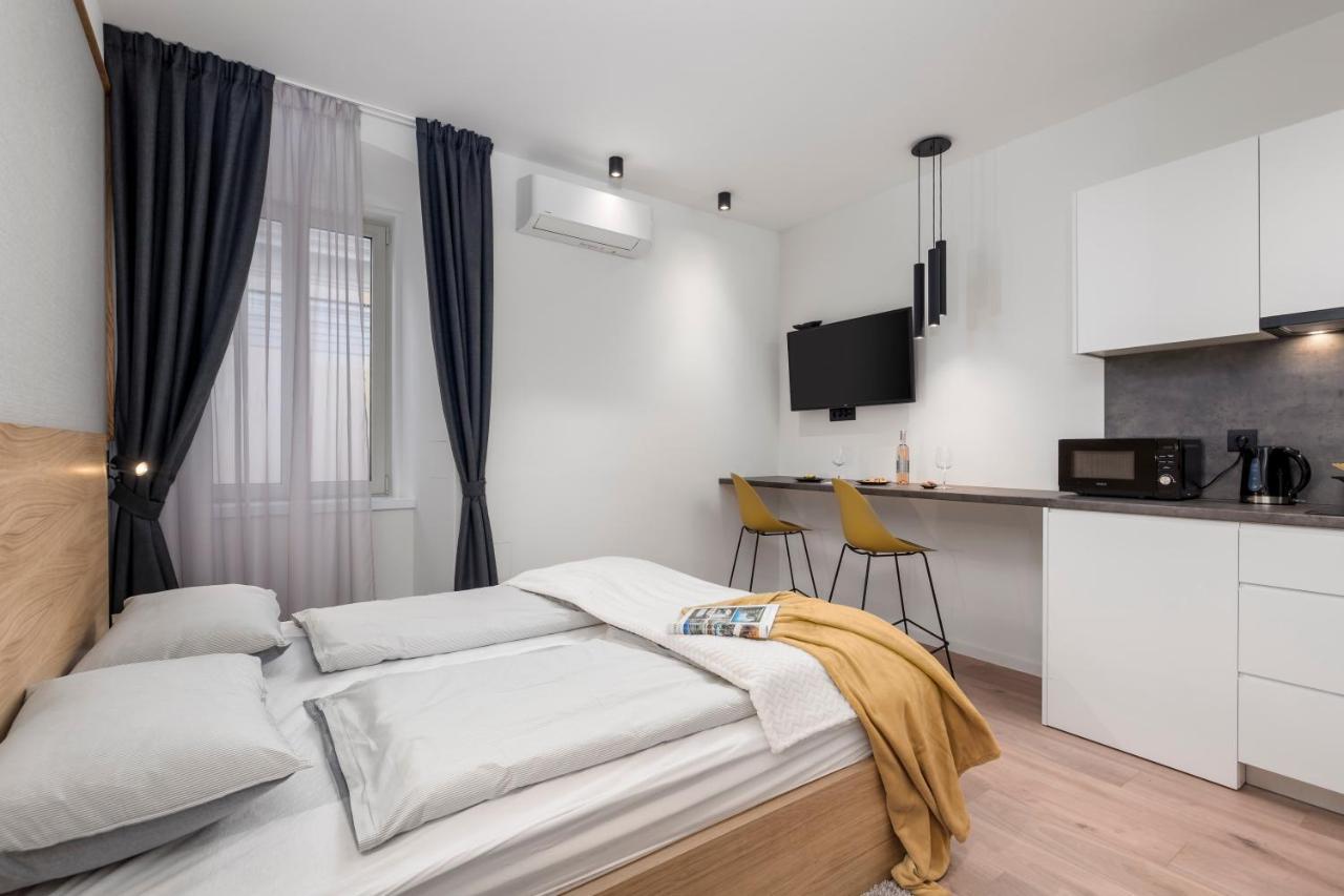 Deluxe Apartments & Rooms "In The Center" Rijeka Luaran gambar