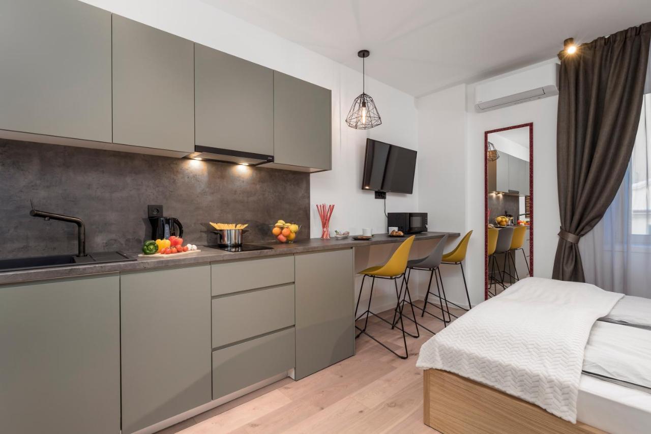 Deluxe Apartments & Rooms "In The Center" Rijeka Luaran gambar